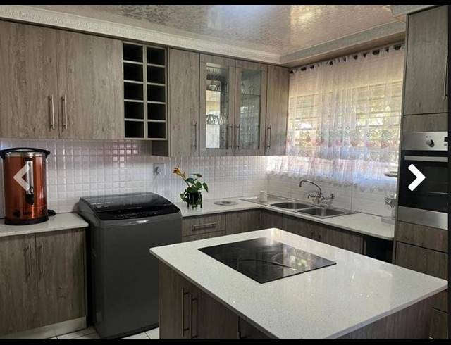 3 BEDROOM TOWNHOUSE FOR SALE IN VANDERBIJLPARK CE 3